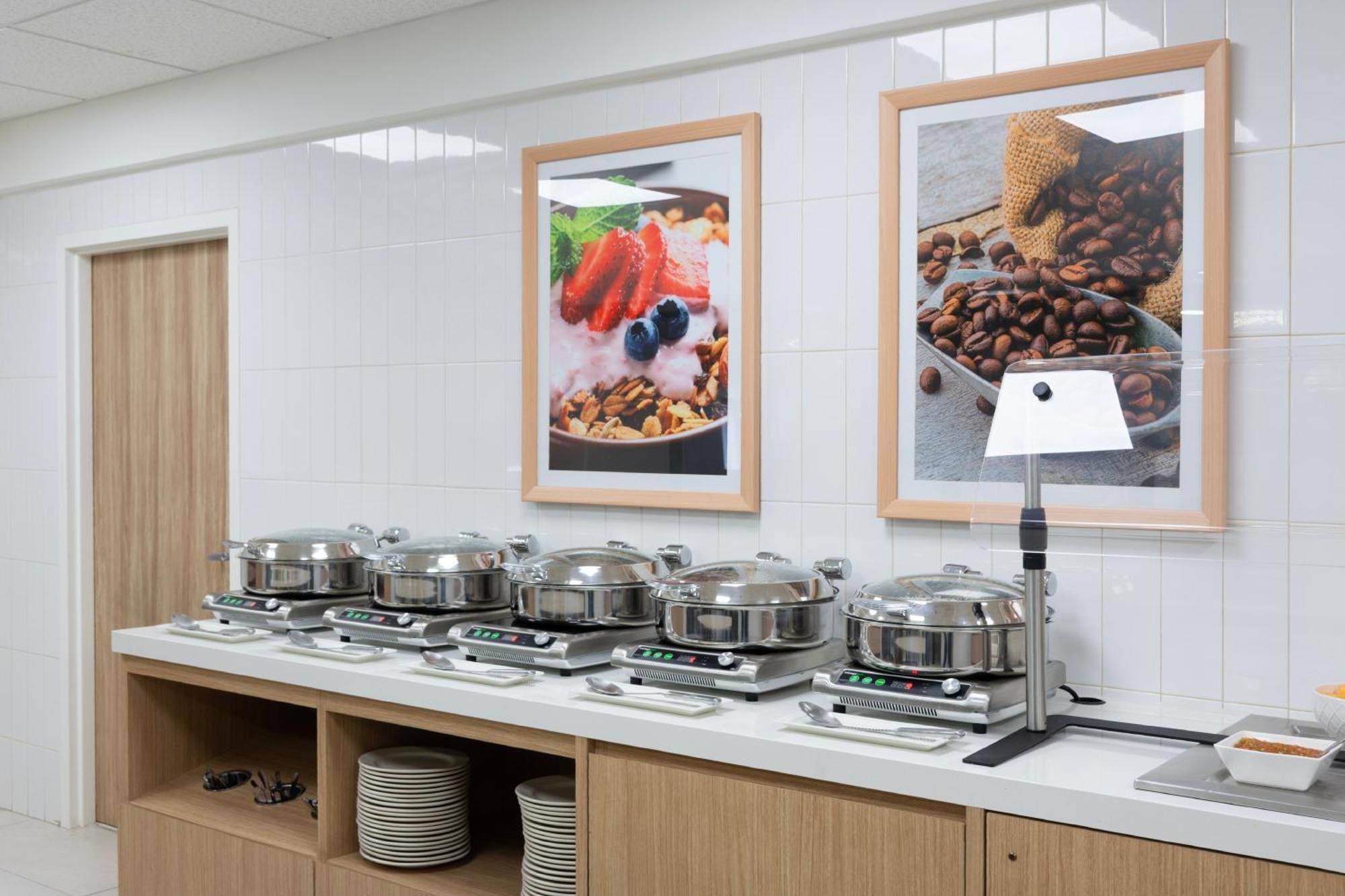 Hampton By Hilton Saltillo Zona Aeropuerto Exterior photo