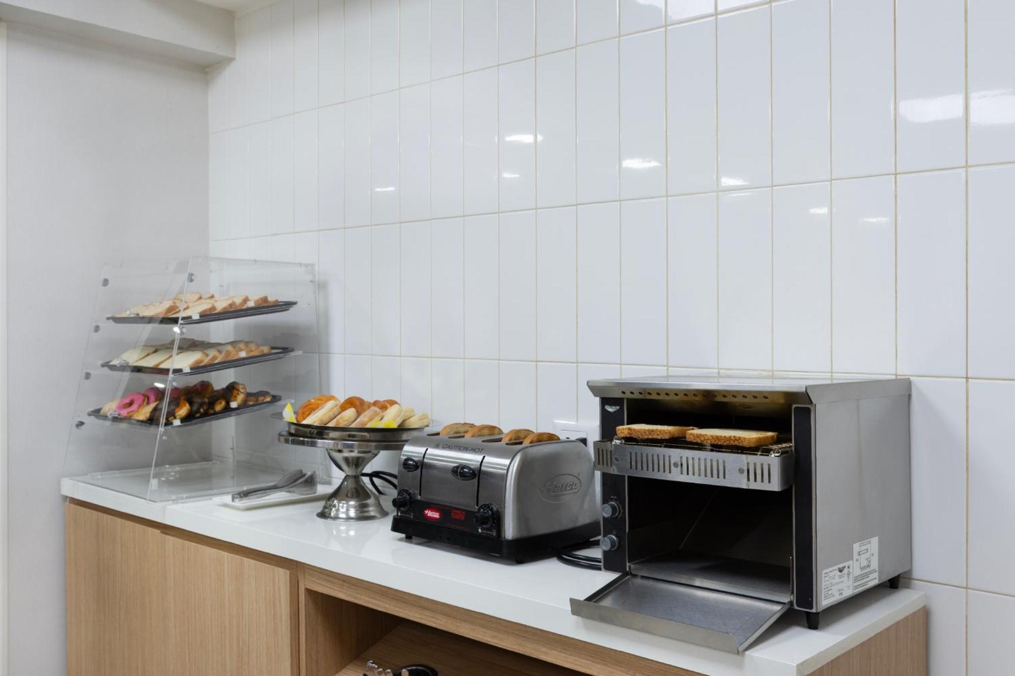 Hampton By Hilton Saltillo Zona Aeropuerto Exterior photo