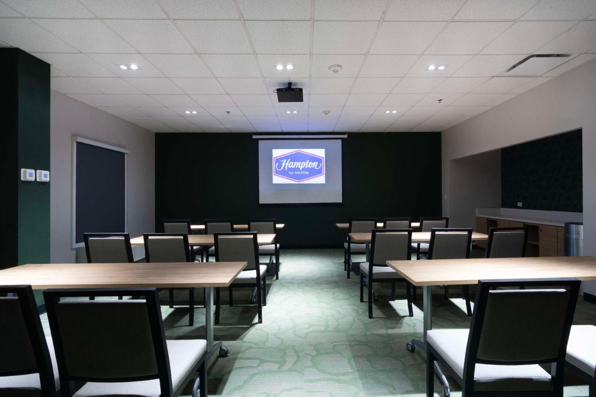 Hampton By Hilton Saltillo Zona Aeropuerto Exterior photo