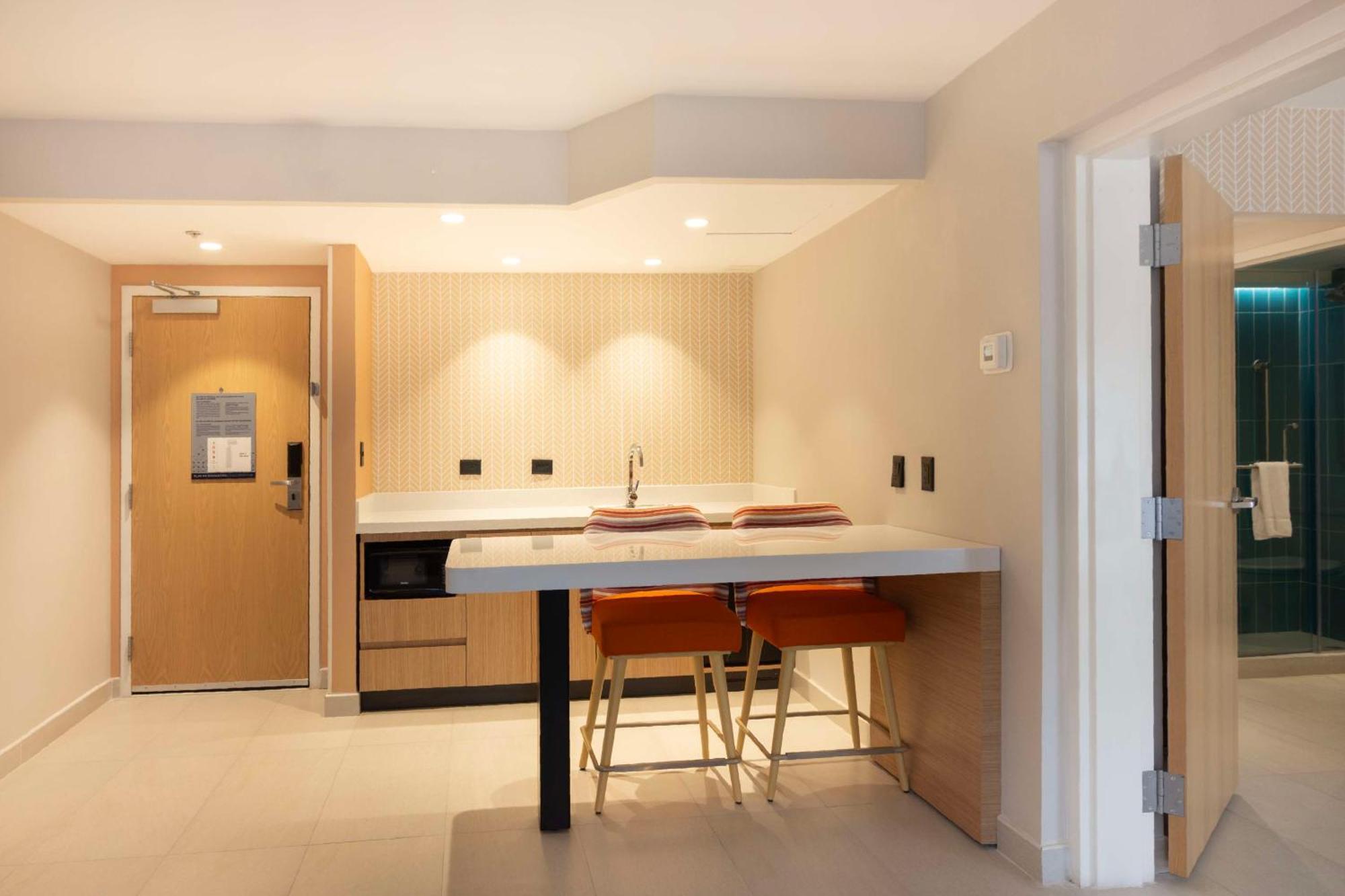 Hampton By Hilton Saltillo Zona Aeropuerto Exterior photo