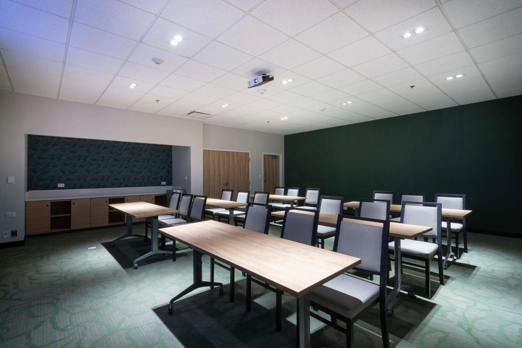 Hampton By Hilton Saltillo Zona Aeropuerto Exterior photo