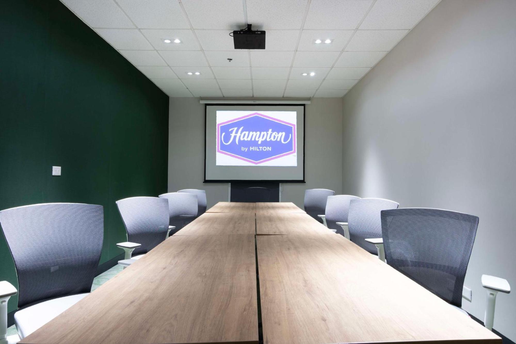 Hampton By Hilton Saltillo Zona Aeropuerto Exterior photo