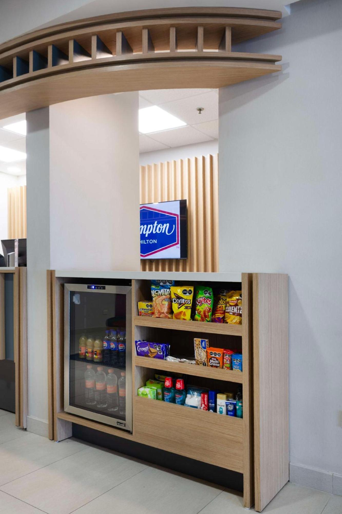 Hampton By Hilton Saltillo Zona Aeropuerto Exterior photo