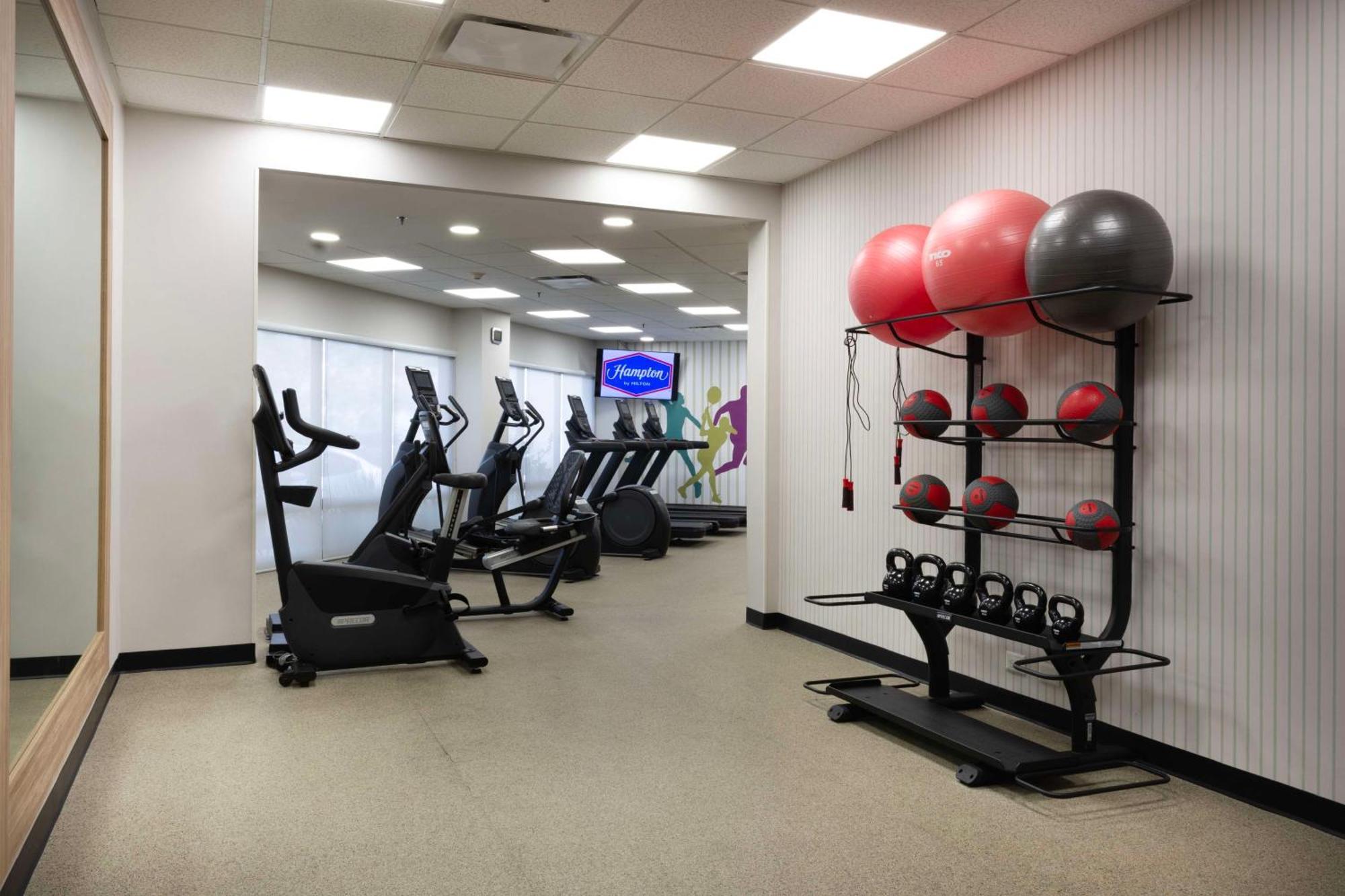 Hampton By Hilton Saltillo Zona Aeropuerto Exterior photo