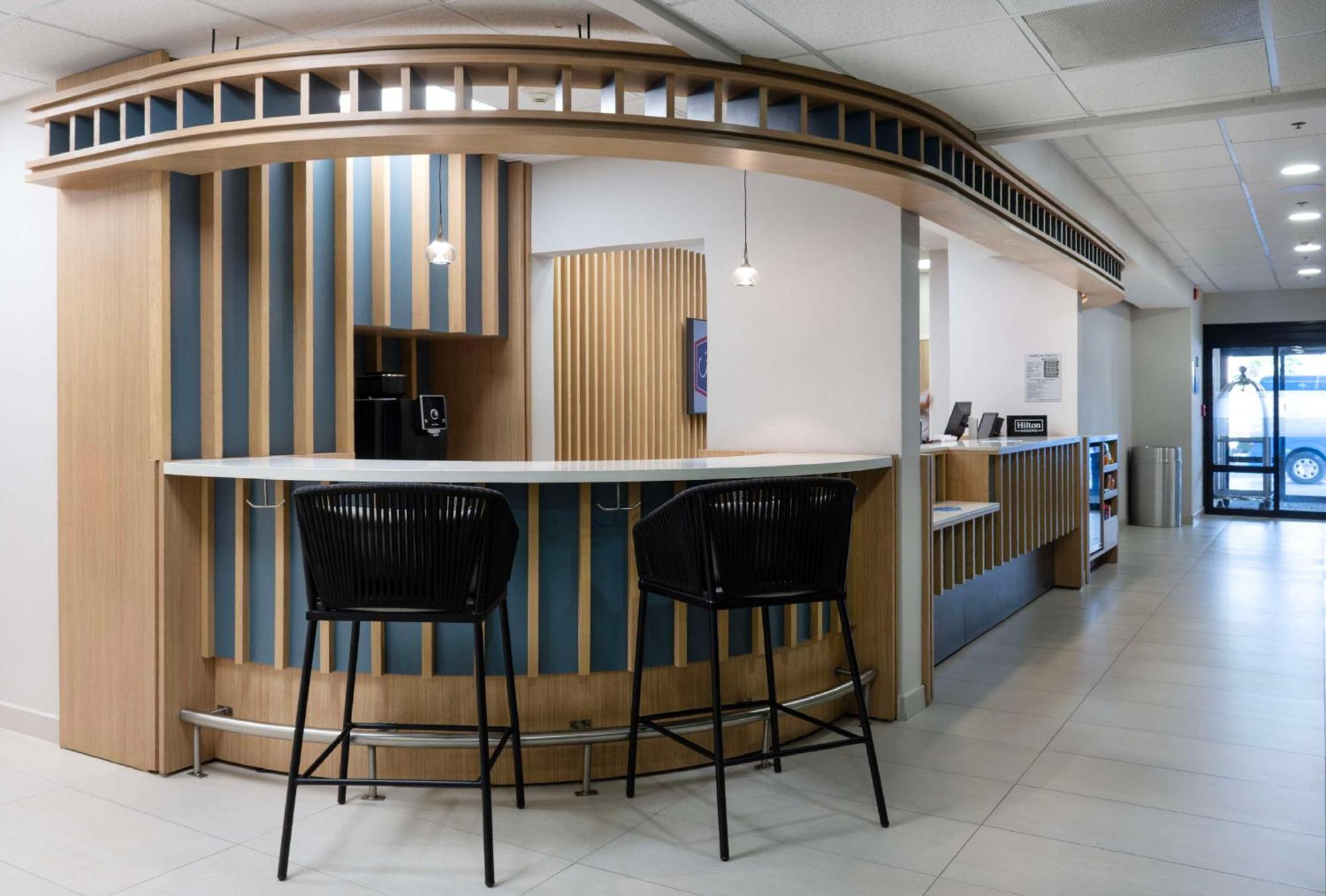 Hampton By Hilton Saltillo Zona Aeropuerto Exterior photo